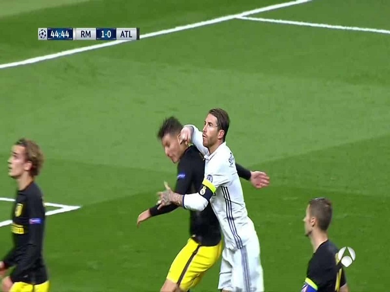 danh nguoi trong bong da la gi